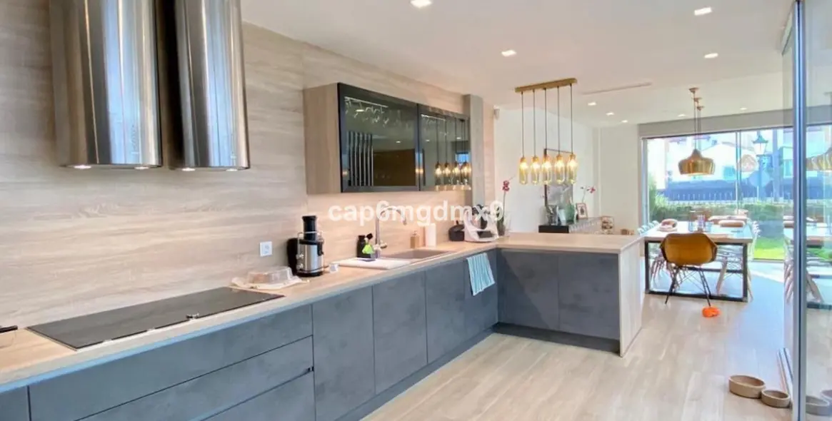 Short-term rent of semi-detached house in Bahía de Marbella 10