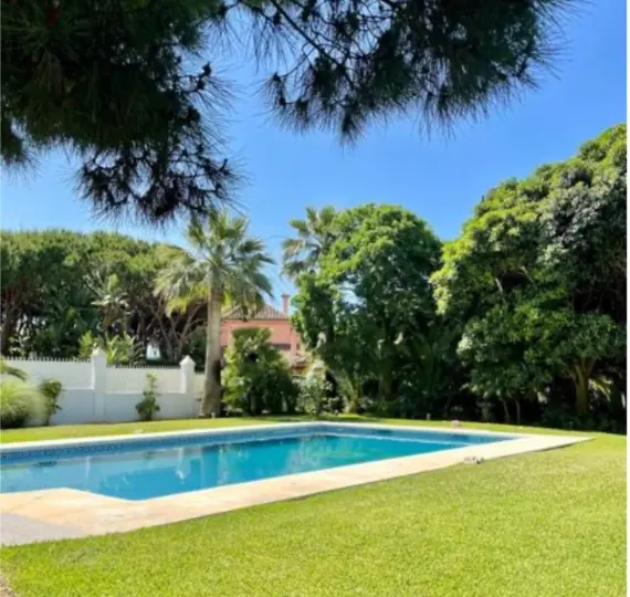 Краткосрочная аренда  отдельно стоящей виллы в Marbella