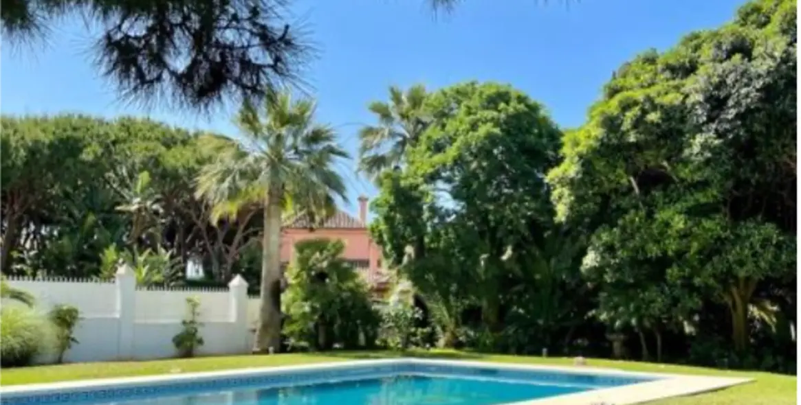 Short-term rent of detached villa in Marbella 6