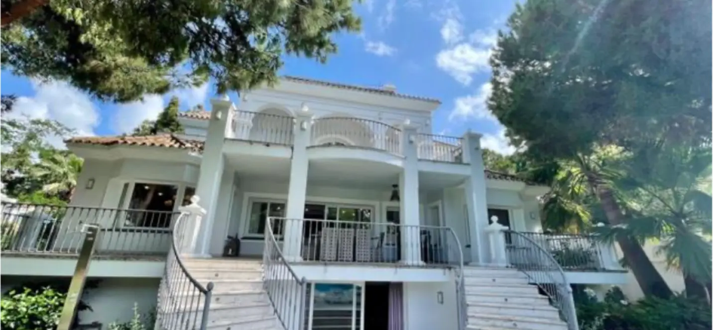 Short-term rent of detached villa in Marbella 0