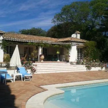 Alquiler a corto plazo de villa independiente en Cancelada