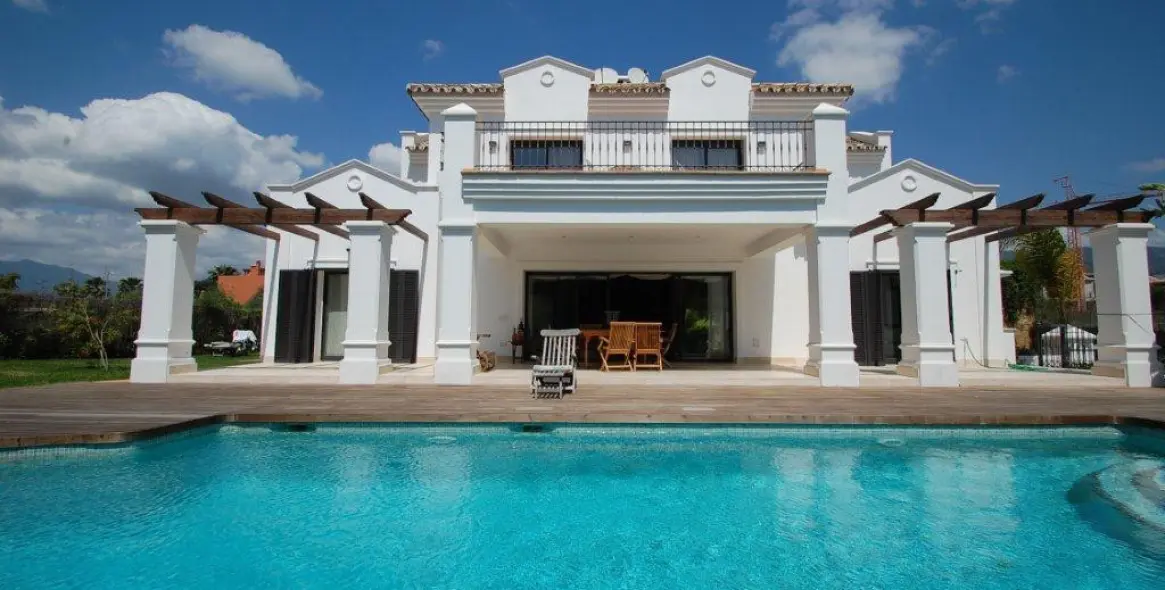 Long-term rent of detached villa in The Golden Mile 1