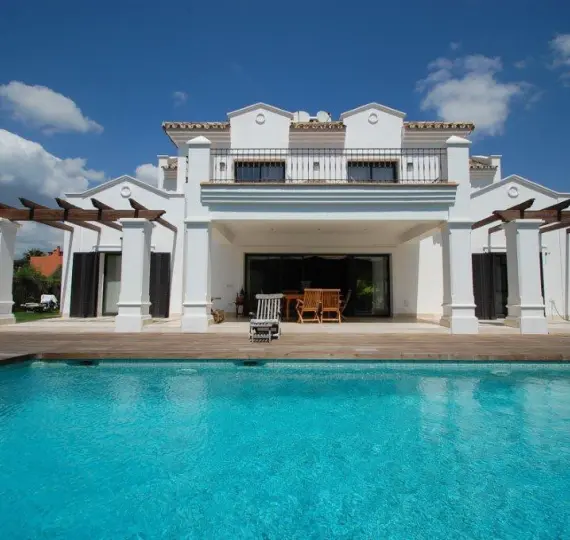 Long-term rent of detached villa in The Golden Mile