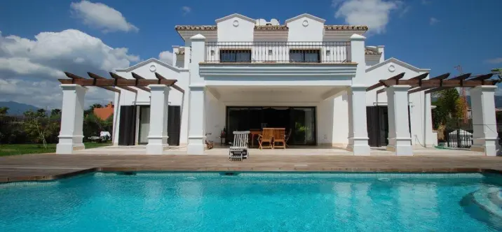 Long-term rent of detached villa in The Golden Mile 0
