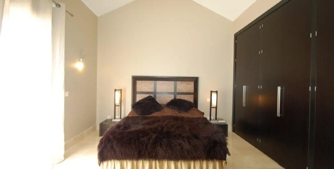 Long-term rent of detached villa in The Golden Mile 4