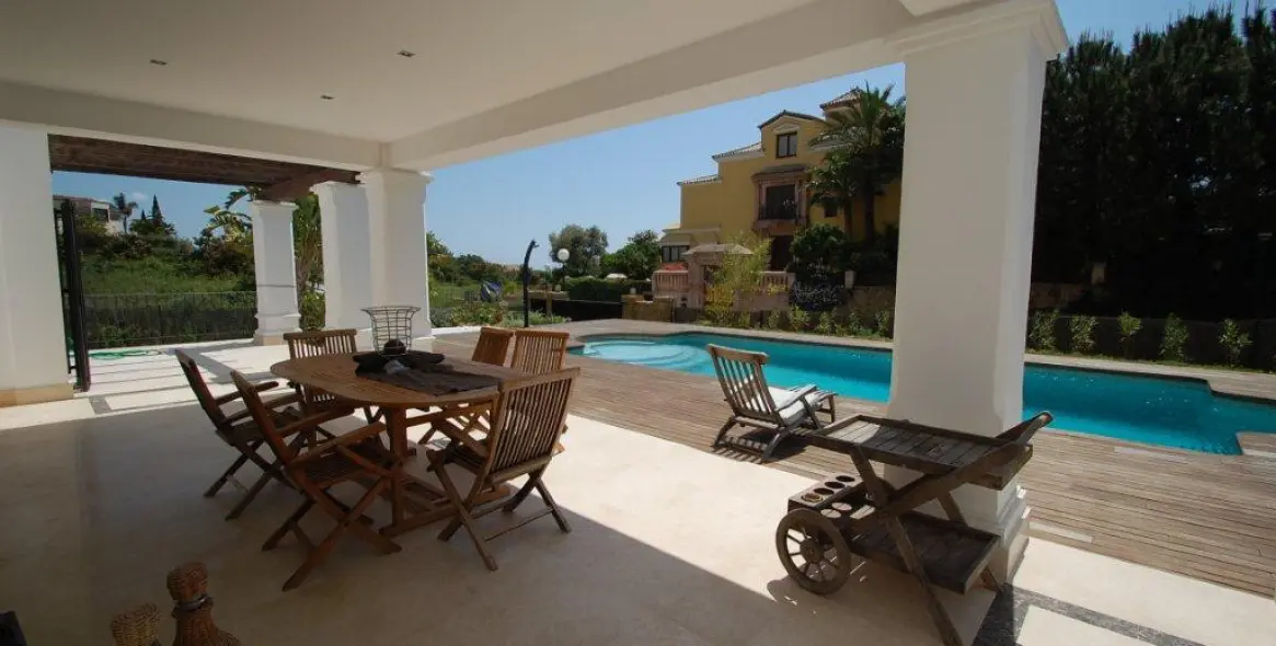 Long-term rent of detached villa in The Golden Mile 11