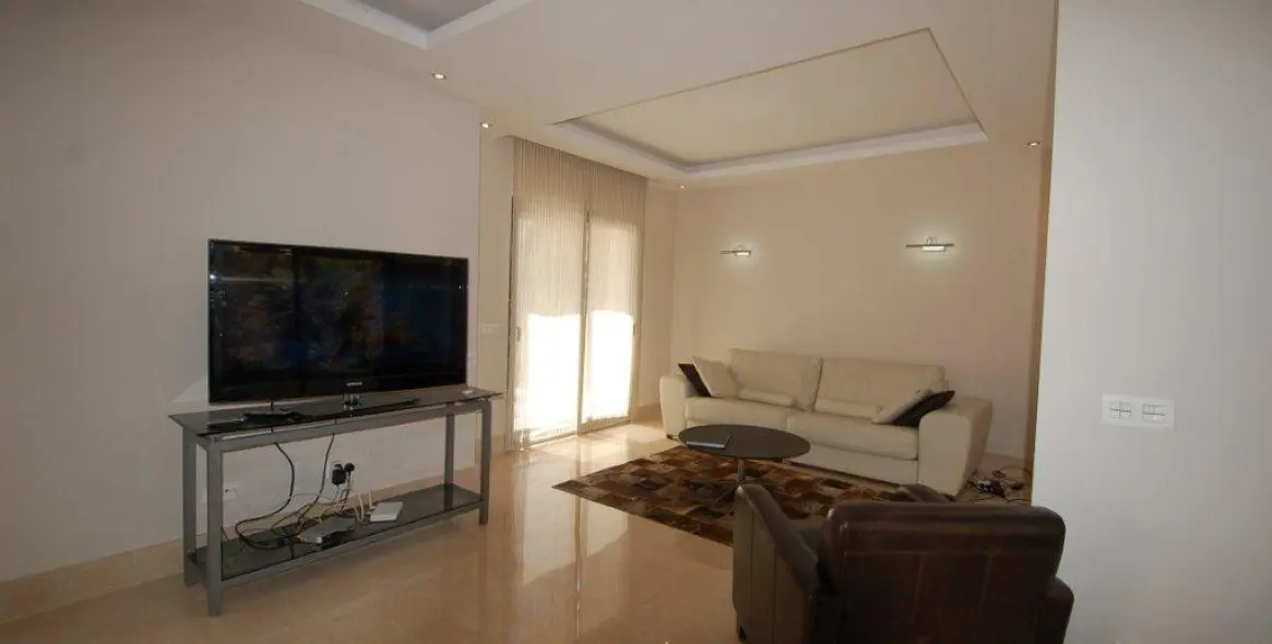 Long-term rent of detached villa in The Golden Mile 12