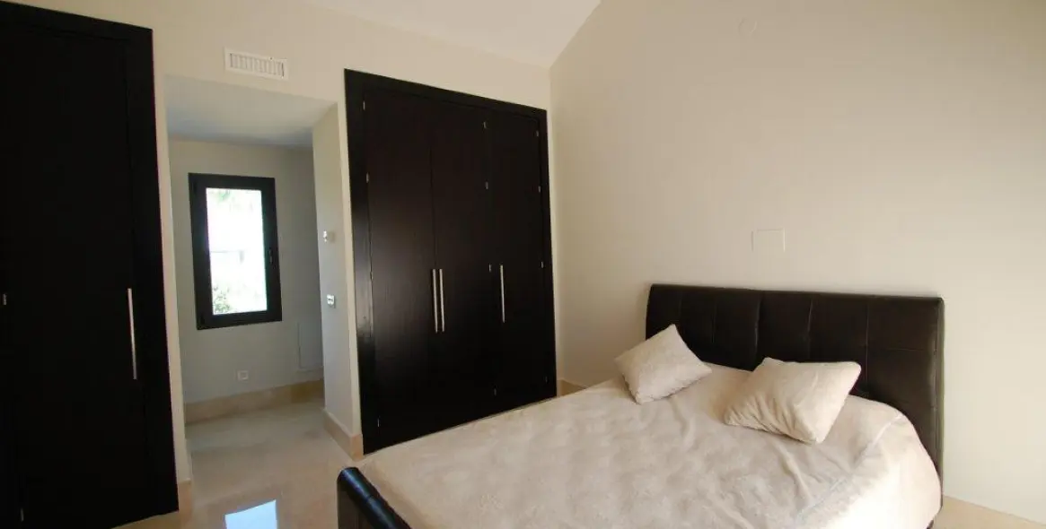 Long-term rent of detached villa in The Golden Mile 16