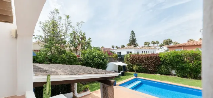 Долгосрочная аренда  отдельно стоящей виллы в Marbella 0