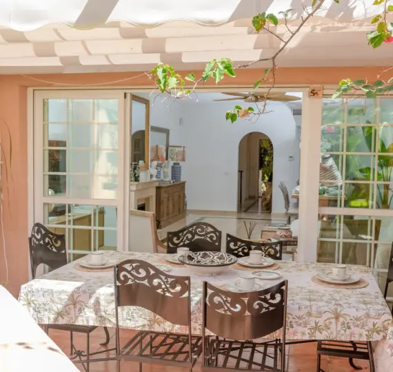 Short-term rent of townhouse in The Golden Mile