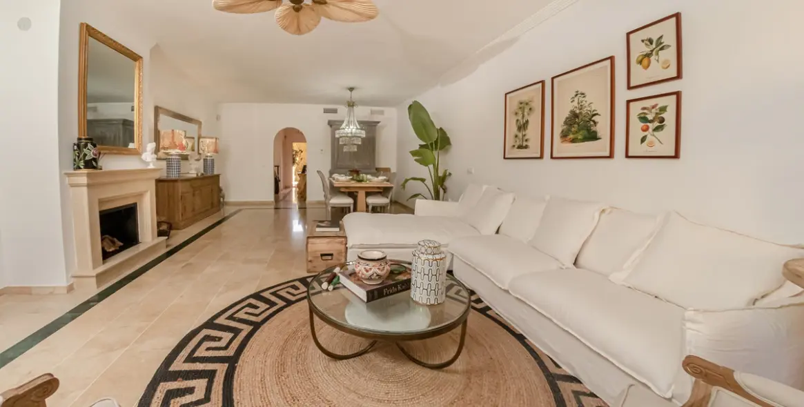 Short-term rent of townhouse in The Golden Mile 8