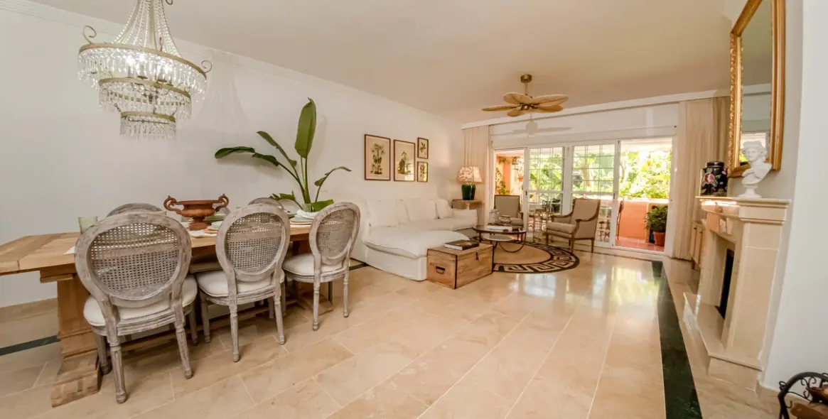 Short-term rent of townhouse in The Golden Mile 12