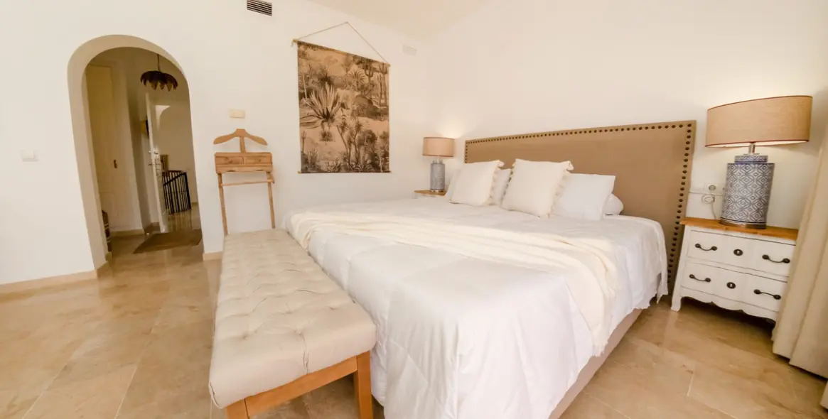 Short-term rent of townhouse in The Golden Mile 24