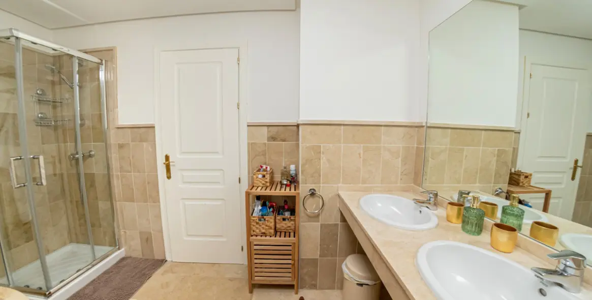 Short-term rent of townhouse in The Golden Mile 30