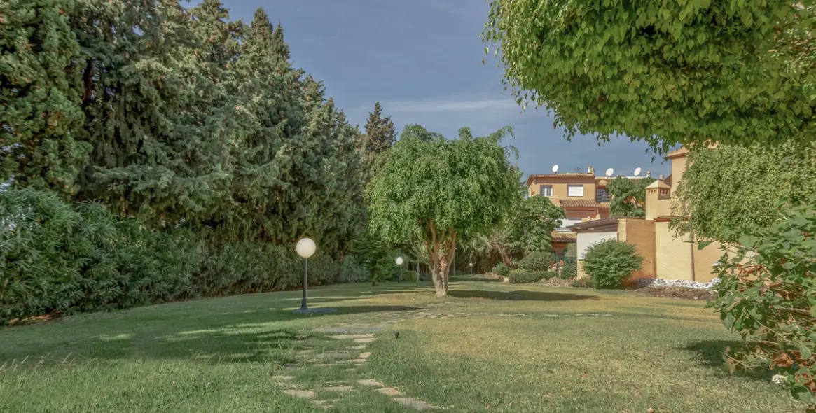 Short-term rent of townhouse in The Golden Mile 45