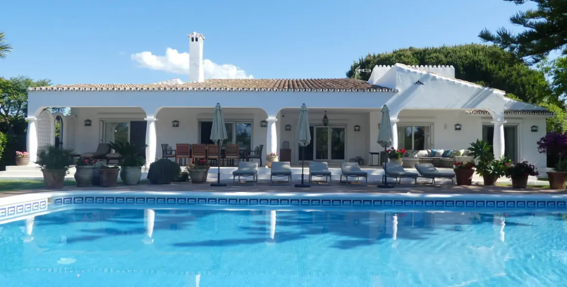 Краткосрочная аренда  отдельно стоящей виллы в Estepona 1