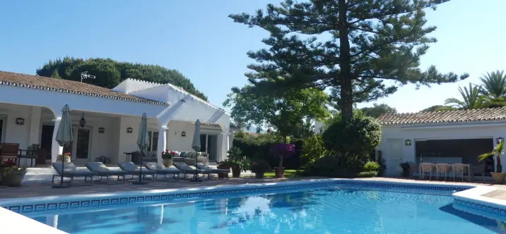 Short-term rent of detached villa in Estepona 1