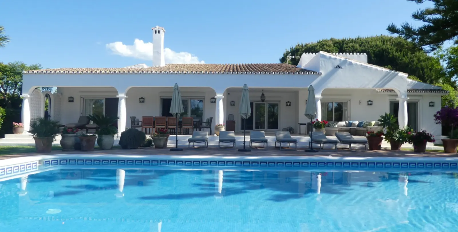 Short-term rent of detached villa in Estepona 1