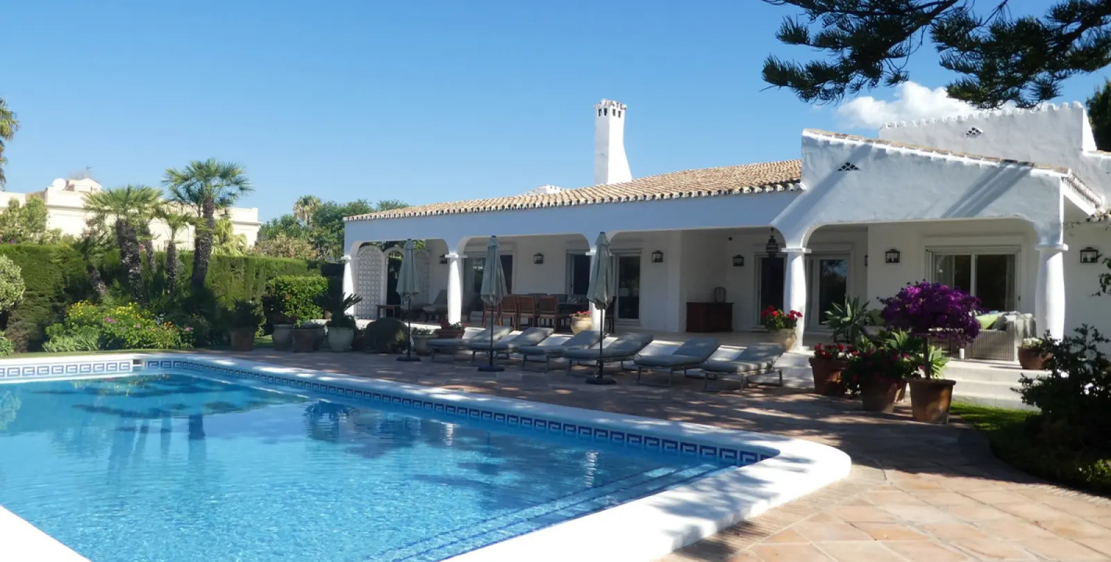 Short-term rent of detached villa in Estepona 26