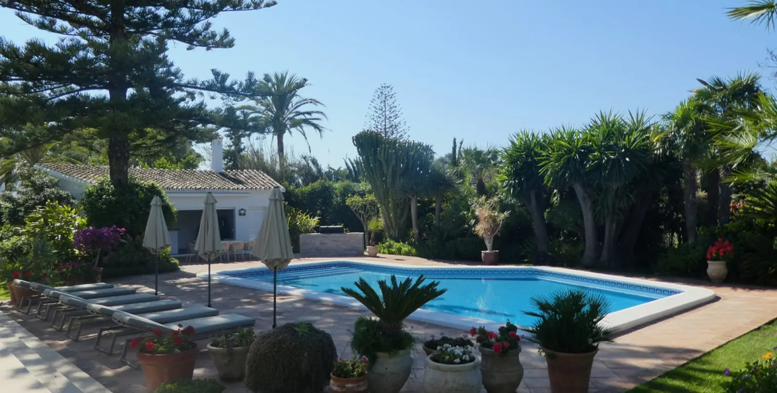 Short-term rent of detached villa in Estepona 27