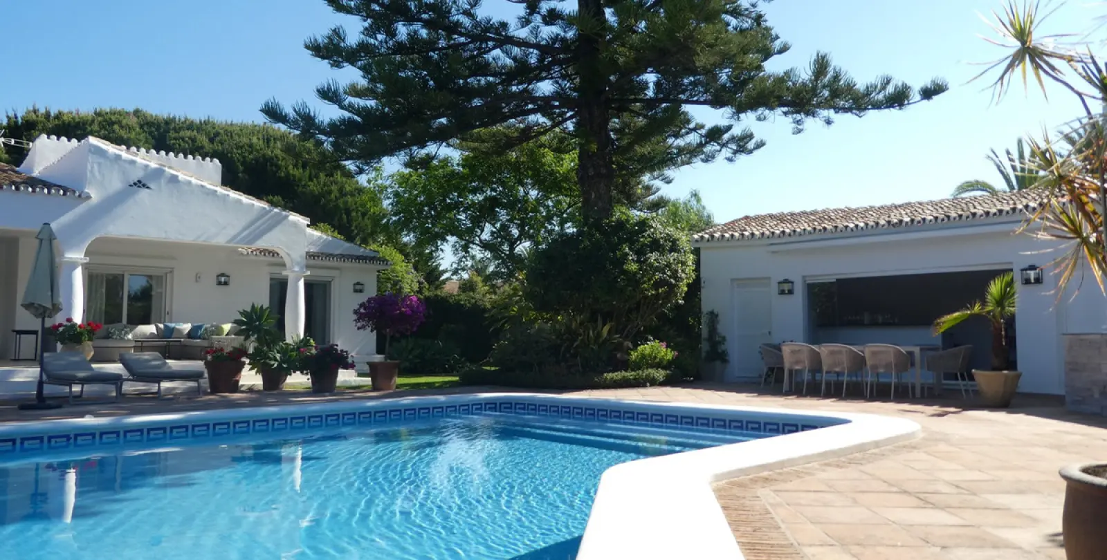 Short-term rent of detached villa in Estepona 28