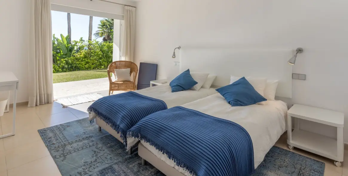 Краткосрочная аренда  отдельно стоящей виллы в The Golden Mile 24