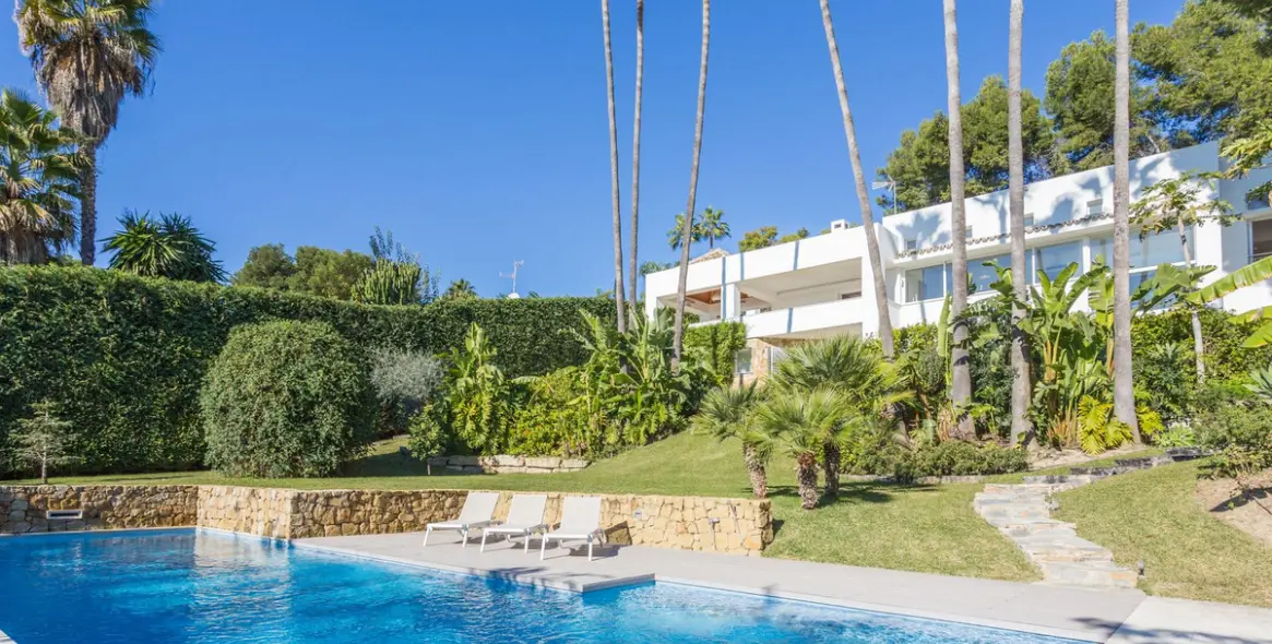 Short-term rent of detached villa in The Golden Mile 1