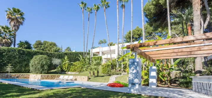 Short-term rent of detached villa in The Golden Mile 1