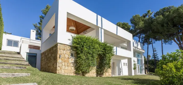 Short-term rent of detached villa in The Golden Mile 4