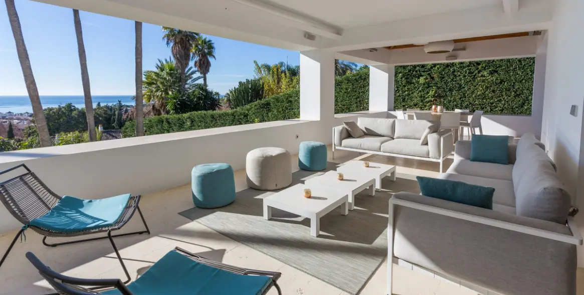 Short-term rent of detached villa in The Golden Mile 10