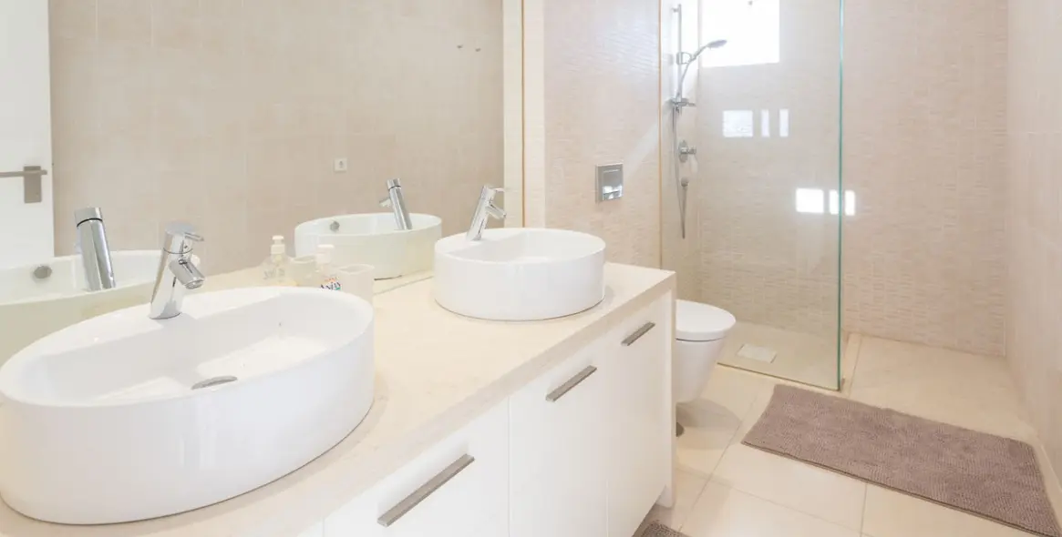 Short-term rent of detached villa in The Golden Mile 15