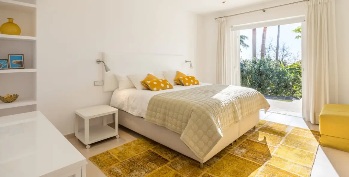 Short-term rent of detached villa in The Golden Mile 16