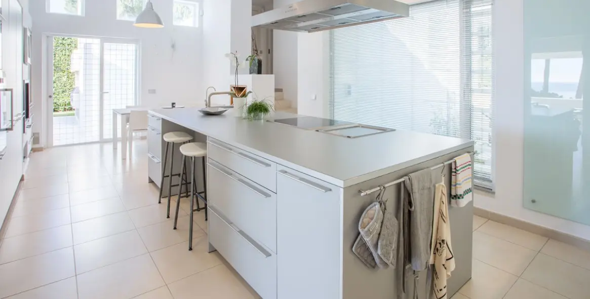 Short-term rent of detached villa in The Golden Mile 17
