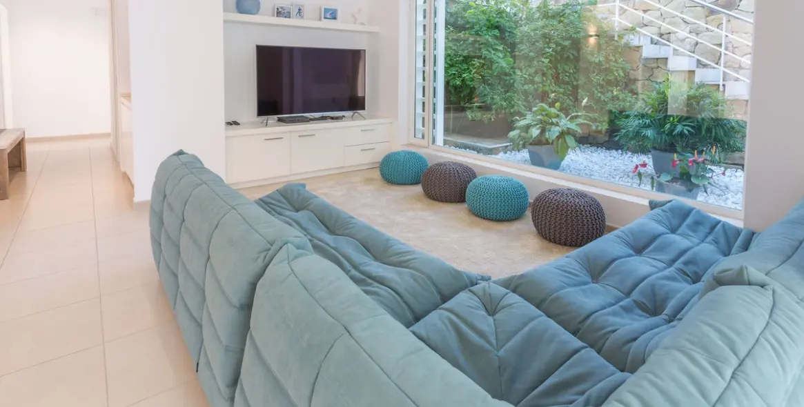 Short-term rent of detached villa in The Golden Mile 21