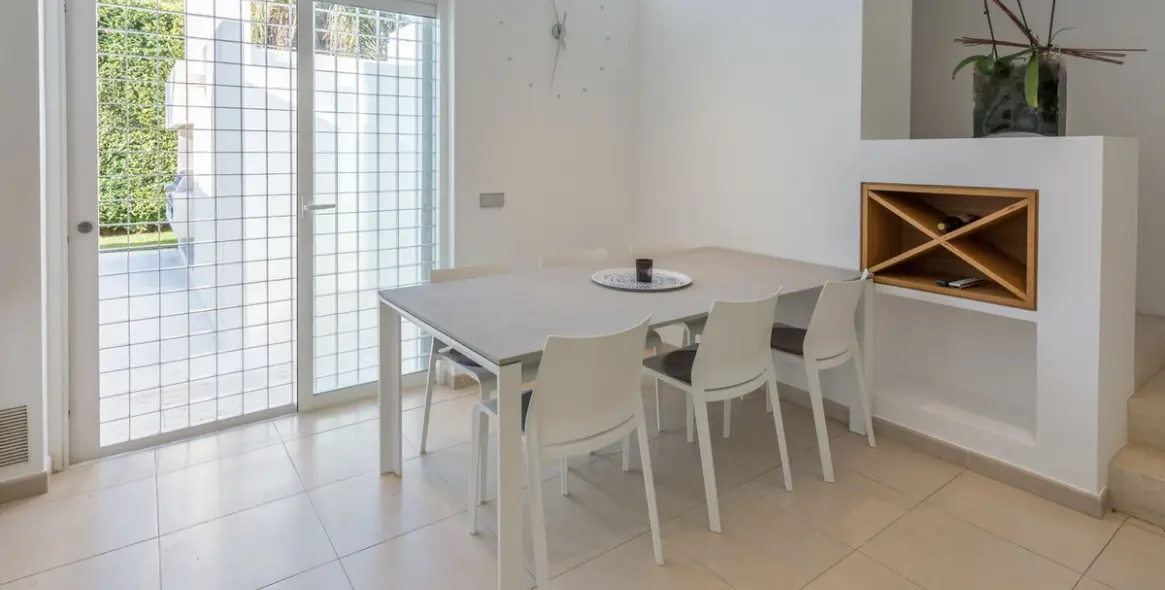 Short-term rent of detached villa in The Golden Mile 22