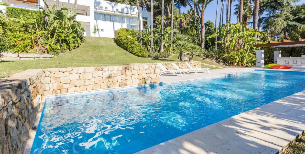 Short-term rent of detached villa in The Golden Mile 25