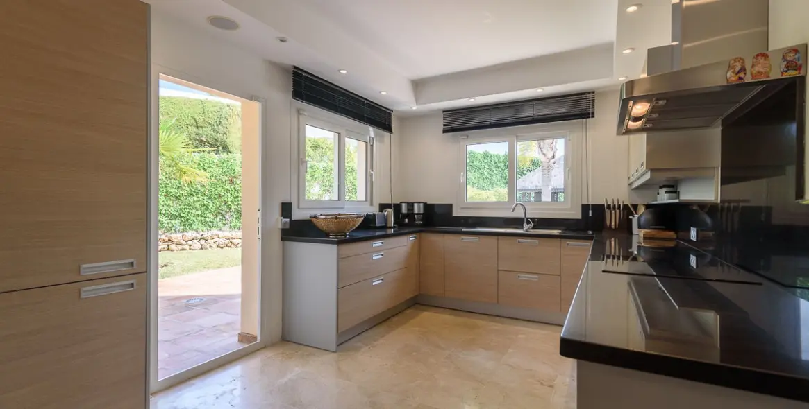 Краткосрочная аренда  отдельно стоящей виллы в Los Monteros 8