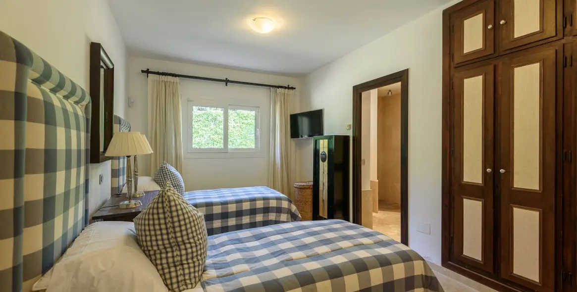 Краткосрочная аренда  отдельно стоящей виллы в Los Monteros 15