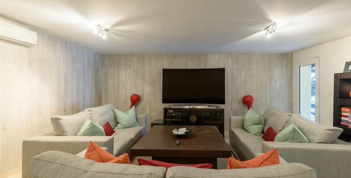 Краткосрочная аренда  отдельно стоящей виллы в Los Monteros 17