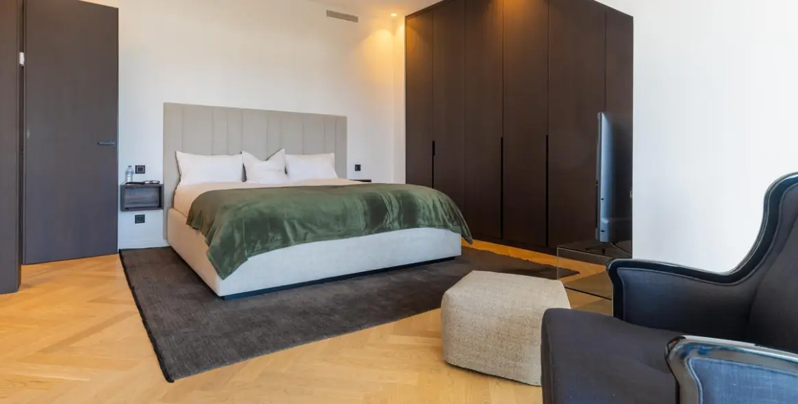 Short-term rent of penthouse in The Golden Mile 3