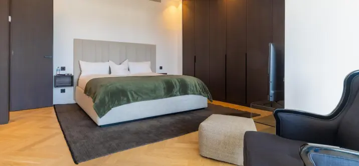 Short-term rent of penthouse in The Golden Mile 2