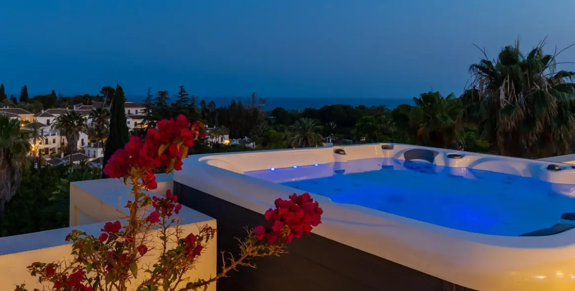 Short-term rent of penthouse in The Golden Mile 4