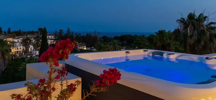 Short-term rent of penthouse in The Golden Mile 3