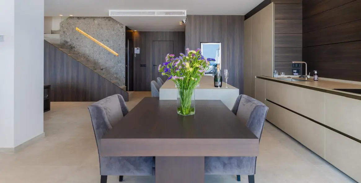 Short-term rent of penthouse in The Golden Mile 5