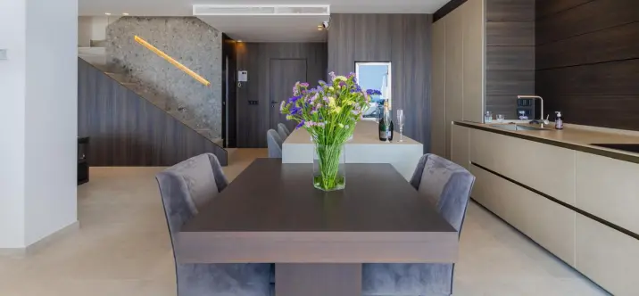 Short-term rent of penthouse in The Golden Mile 4