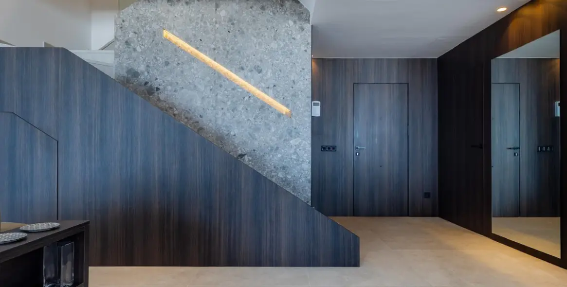 Short-term rent of penthouse in The Golden Mile 9