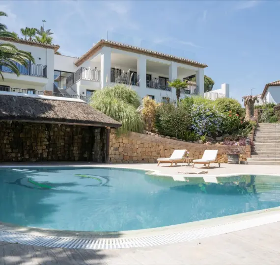 Краткосрочная аренда  отдельно стоящей виллы в Nueva Andalucía