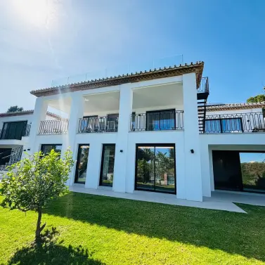 Short-term rent of detached villa in Nueva Andalucía
