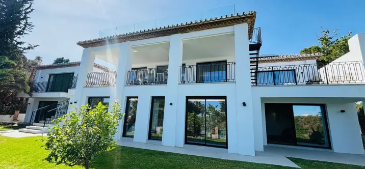 Short-term rent of detached villa in Nueva Andalucía 0