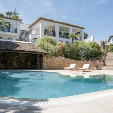 Short-term rent of detached villa in Nueva Andalucía